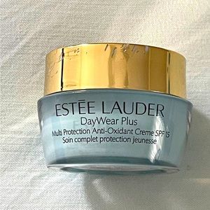 Estée Lauder Daywear Plus
